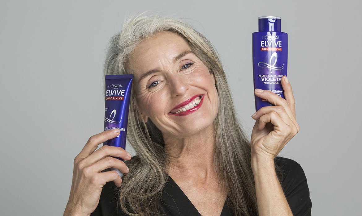 Una vez a la semana acude al poder de la gama Elvive Color Vive Violeta de L’Oréal Paris en pos de unas canas blancas y brillantes. ¡Ponlas en las mejores manos!